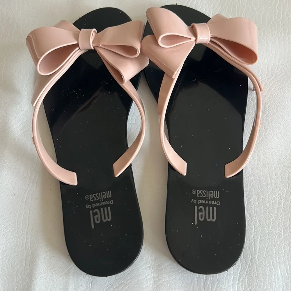 New in the box Mel, dreamed by Melissa harmonic bow III INF black/pink girls